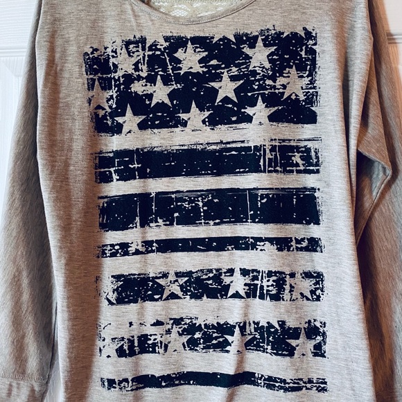 GUESS Top - Picture 2 of 3